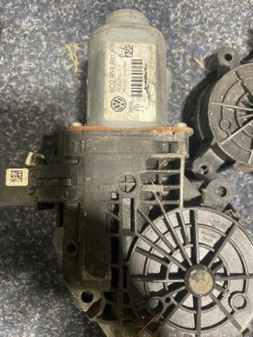 Motor stahování oken pravý přední Škoda Fabia II 2 5J, Roomster 6Q2959801F