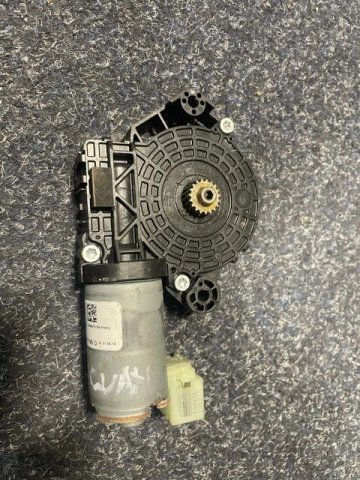 MOTOREK SUNROLL , PANORAMA VW 3G9877795G