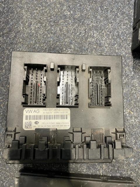 Řídící jednotka komfort  Škoda Superb II 2 3T 1K0937086A